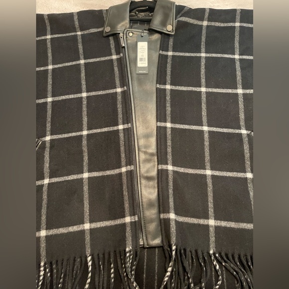 Brand NWT! BCBGMAXAZRIA Faux Leather Trim Fringed Cape/Poncho size XS/S - Picture 8 of 16